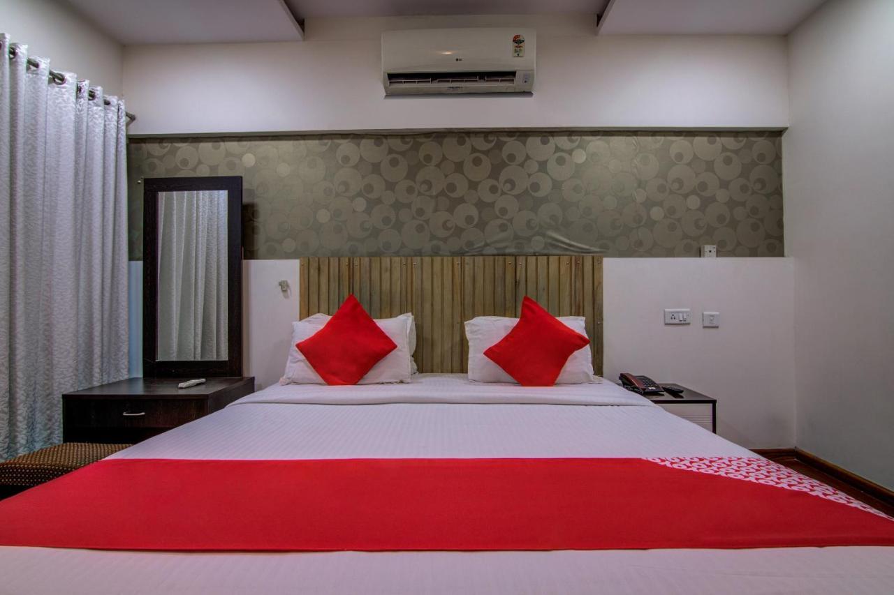 Oyo Hotel 55 Lawsons Bay Jalaripeta Ngoại thất bức ảnh